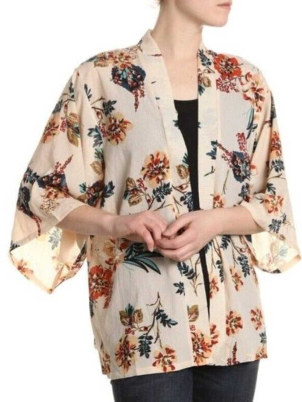 DO EVERYTHING IN LOVE Multicolor Open Front Floral Crepe Short Kimono One Size